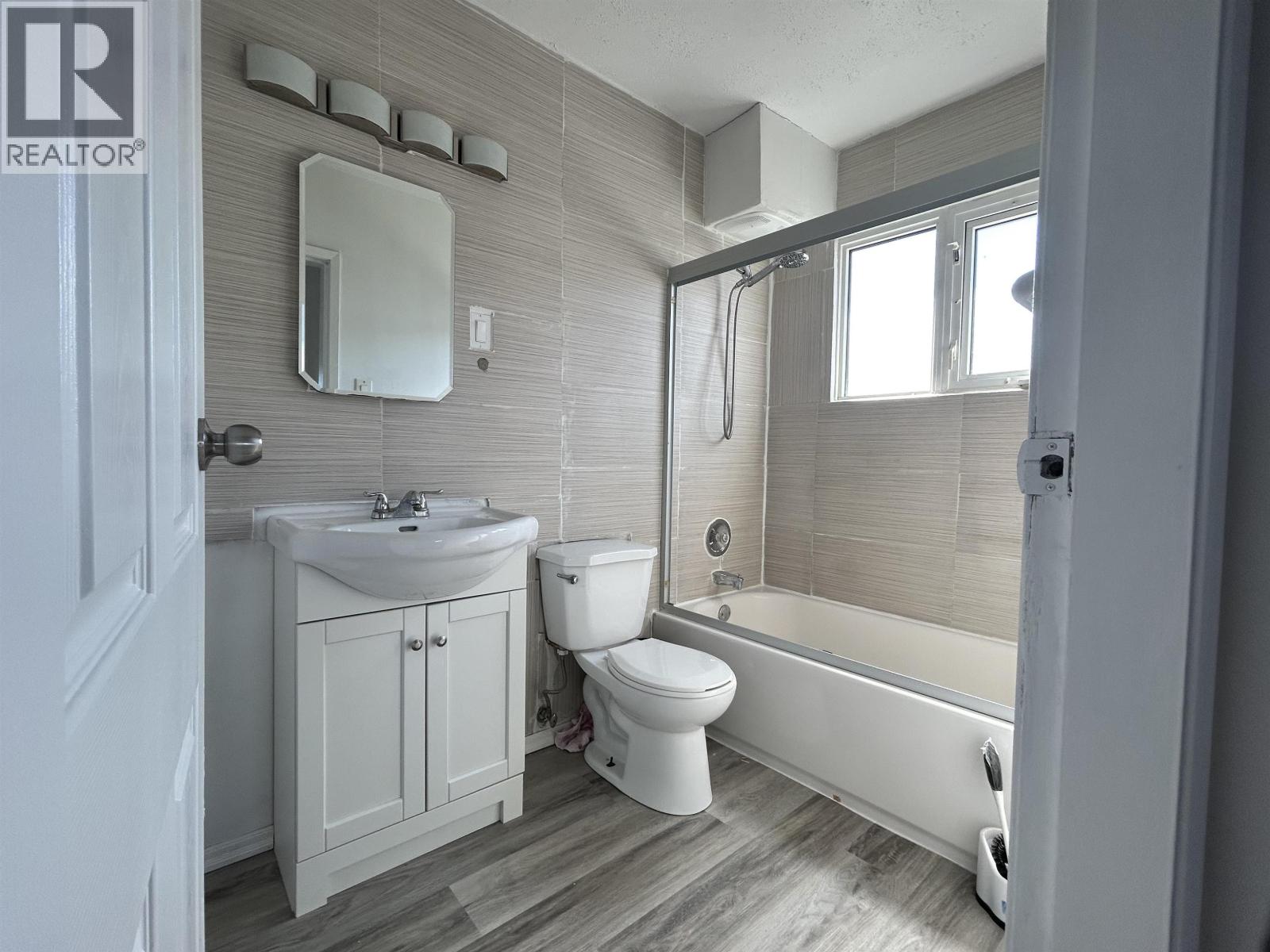 Photo 9 of 21 — 1016 IRWIN STREET · Prince George, BC