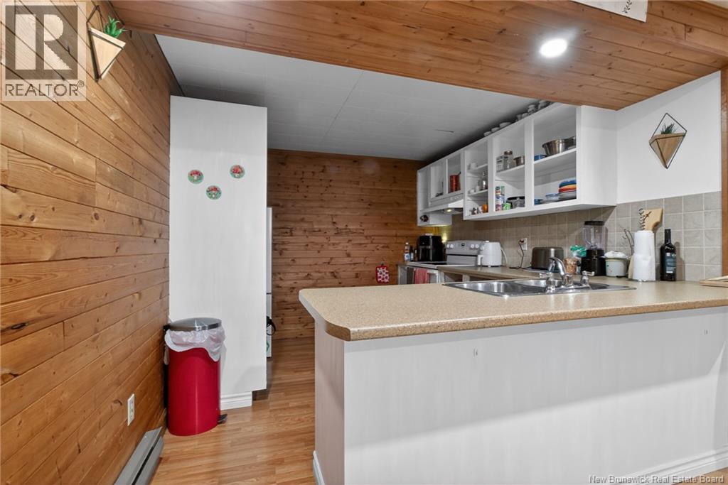 1828 Amirault Street - 33