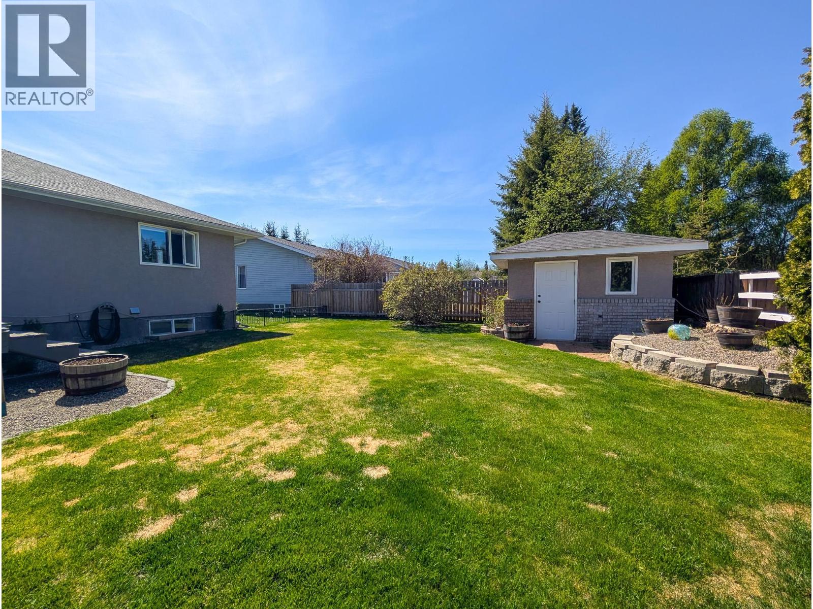 Photo 8 of 37 — 3020 SETON CRESCENT · Prince George, BC