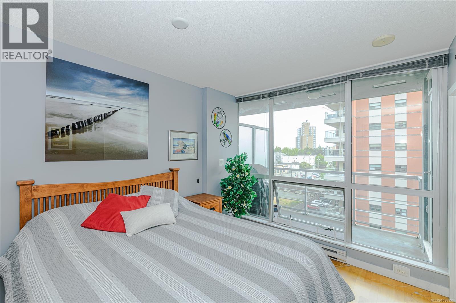 #705 732 Cormorant St - 14