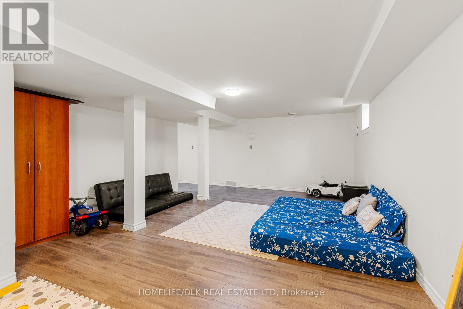 4 BAXTER DRIVE - 32