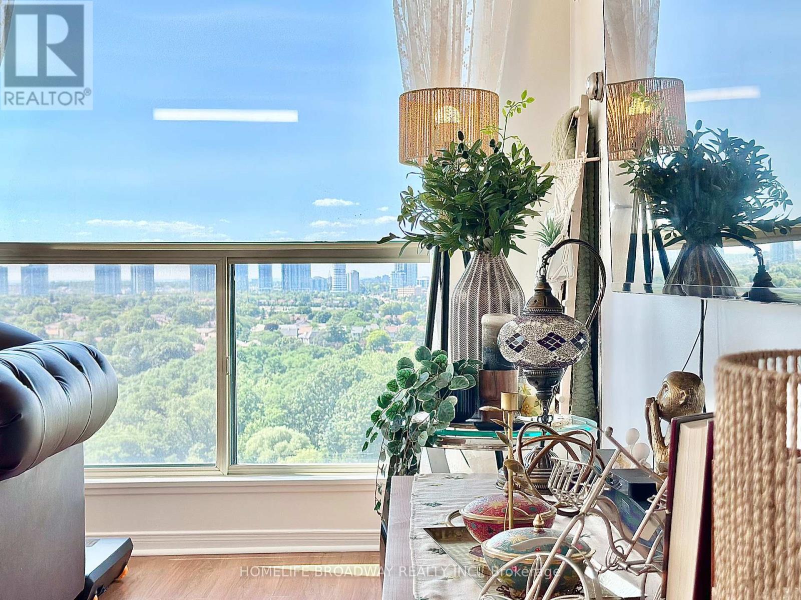 Beautiful Panoramic Clear View Throughout!