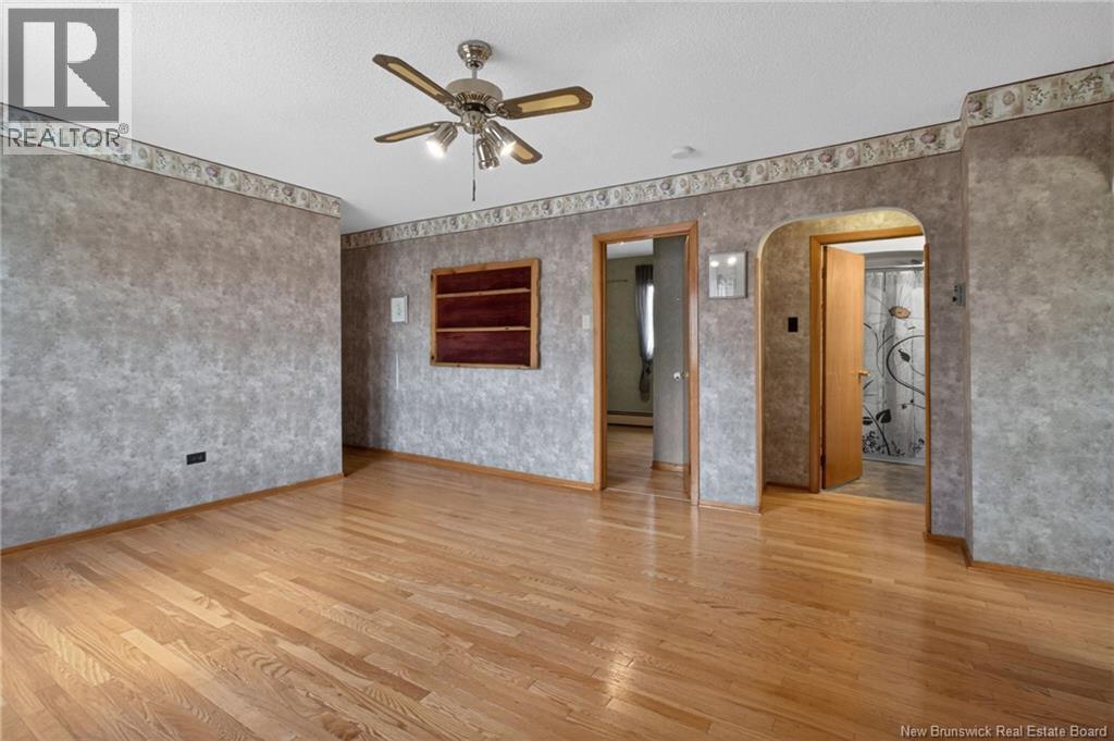 64 Connaught Avenue - 15