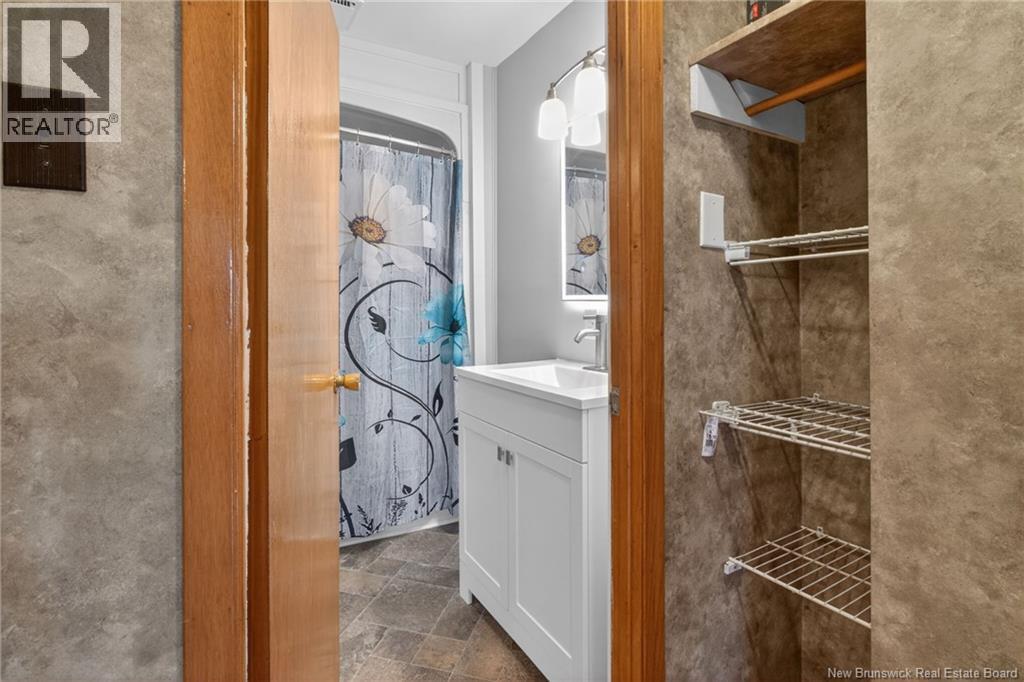 64 Connaught Avenue - 17
