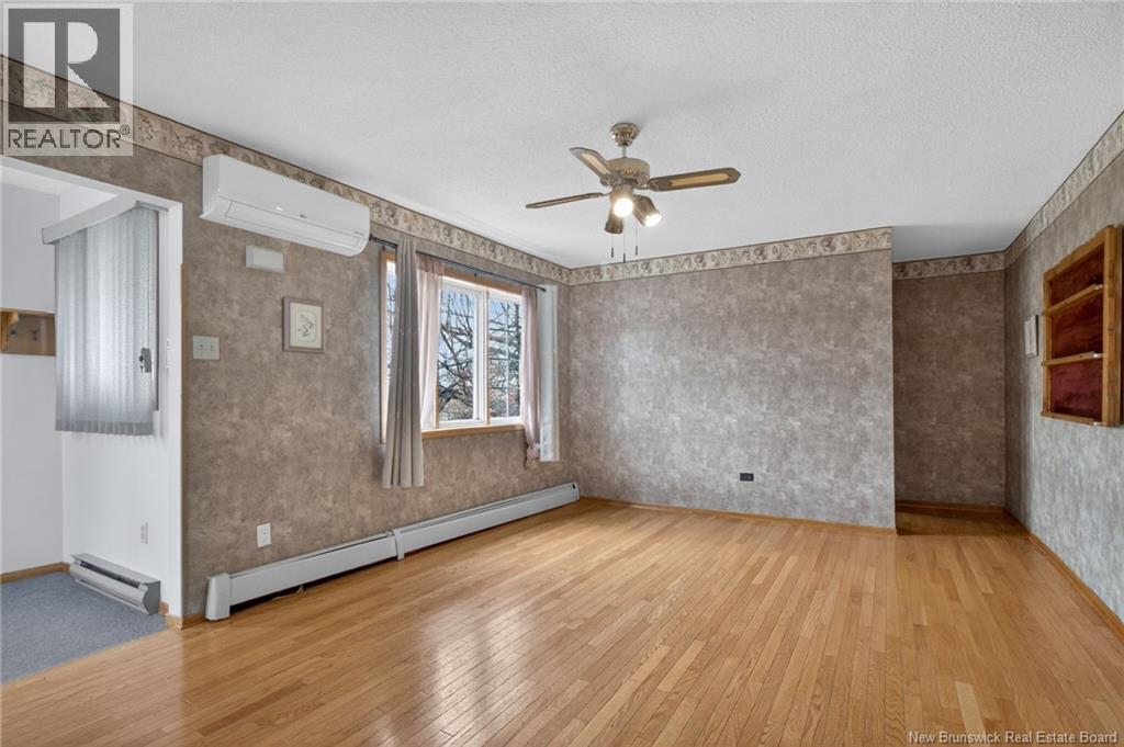 64 Connaught Avenue - 13