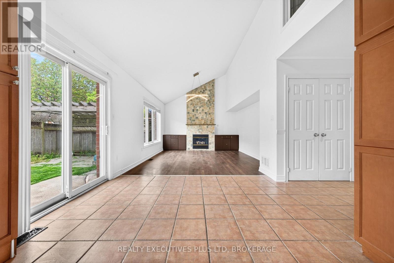 389 WRIGHT CRESCENT - 15