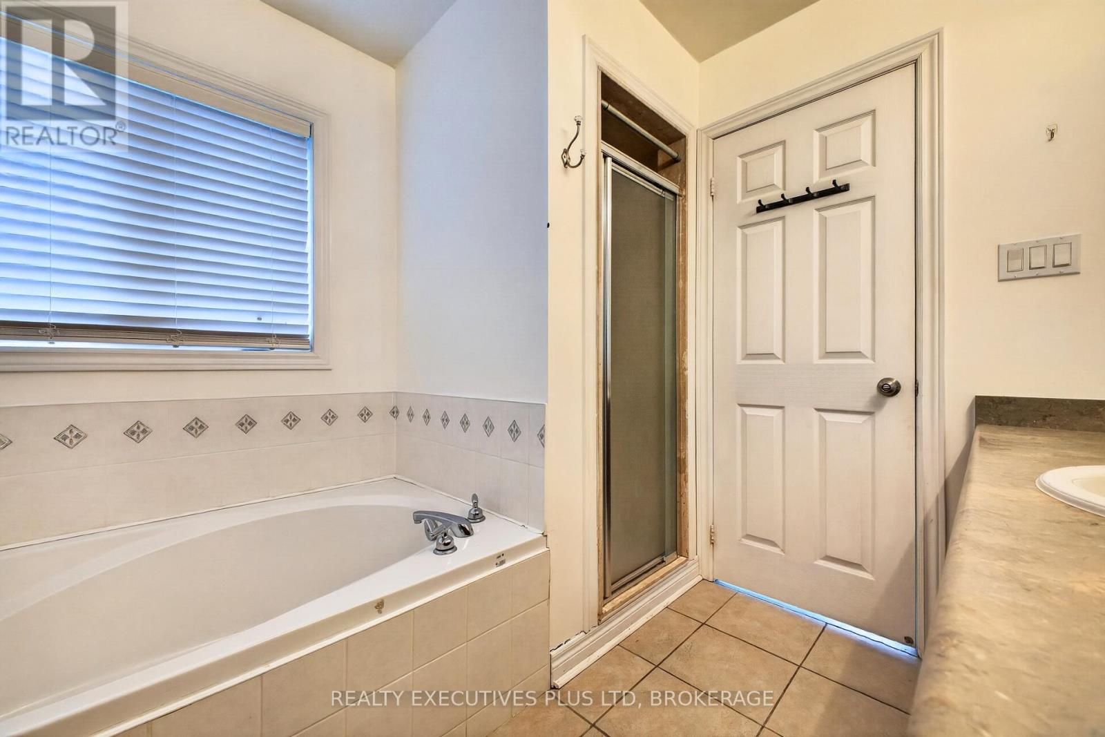 389 WRIGHT CRESCENT - 22