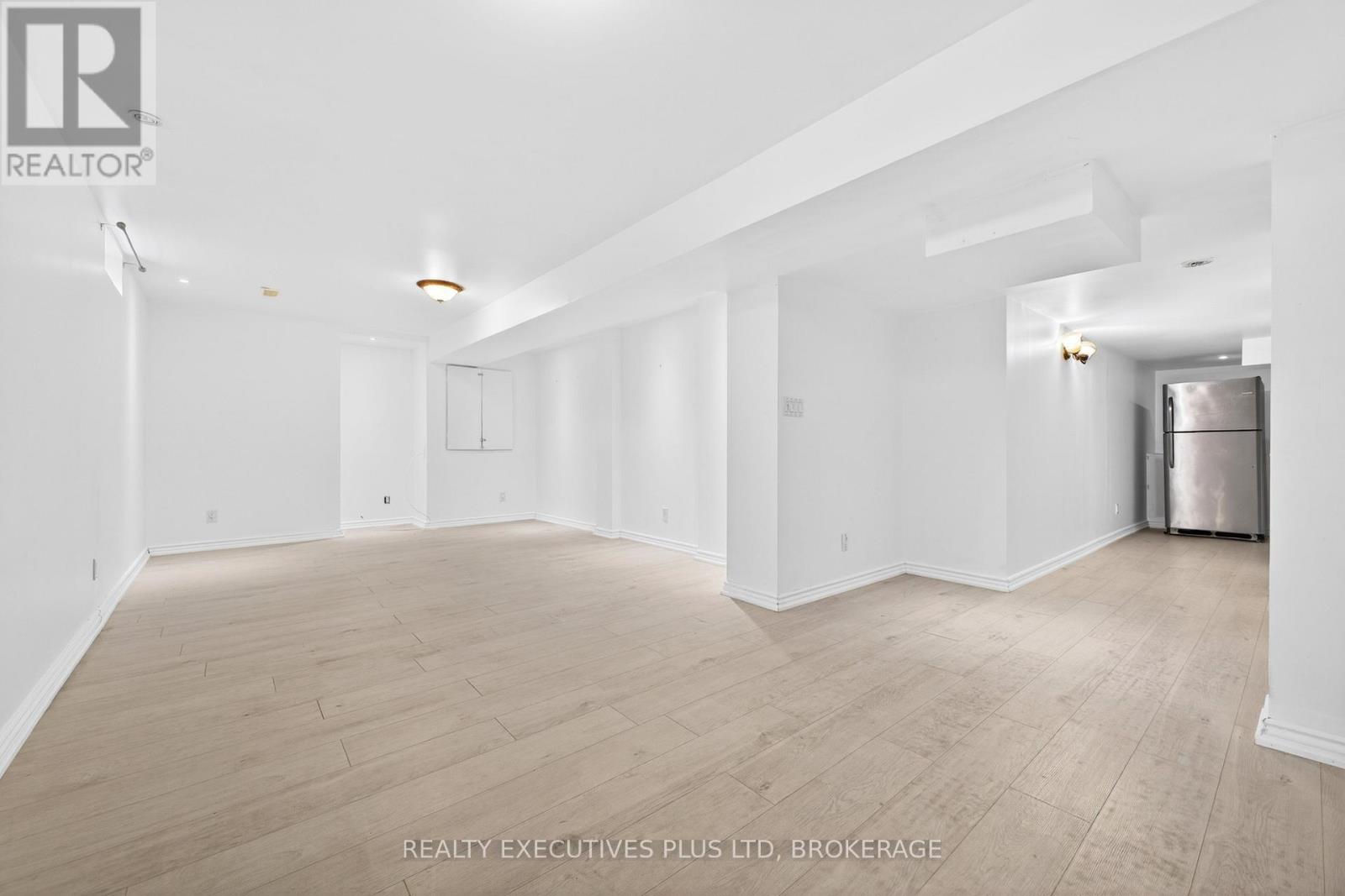 389 WRIGHT CRESCENT - 32