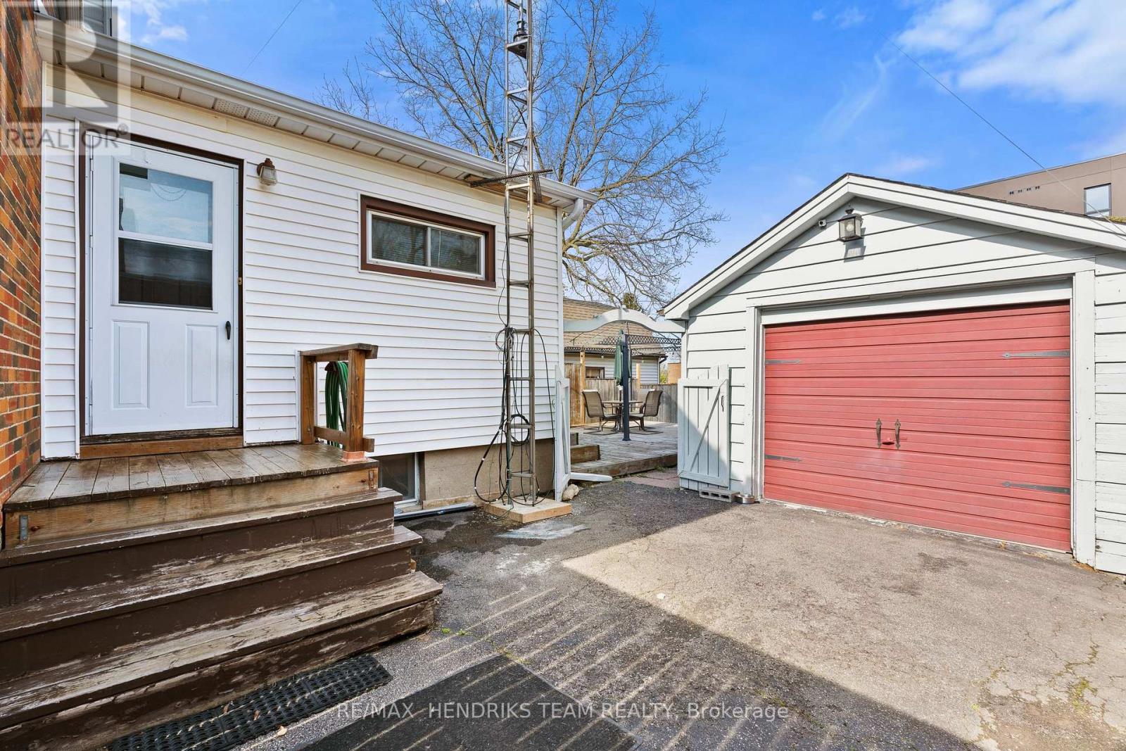 70 CARLETON STREET N - 26