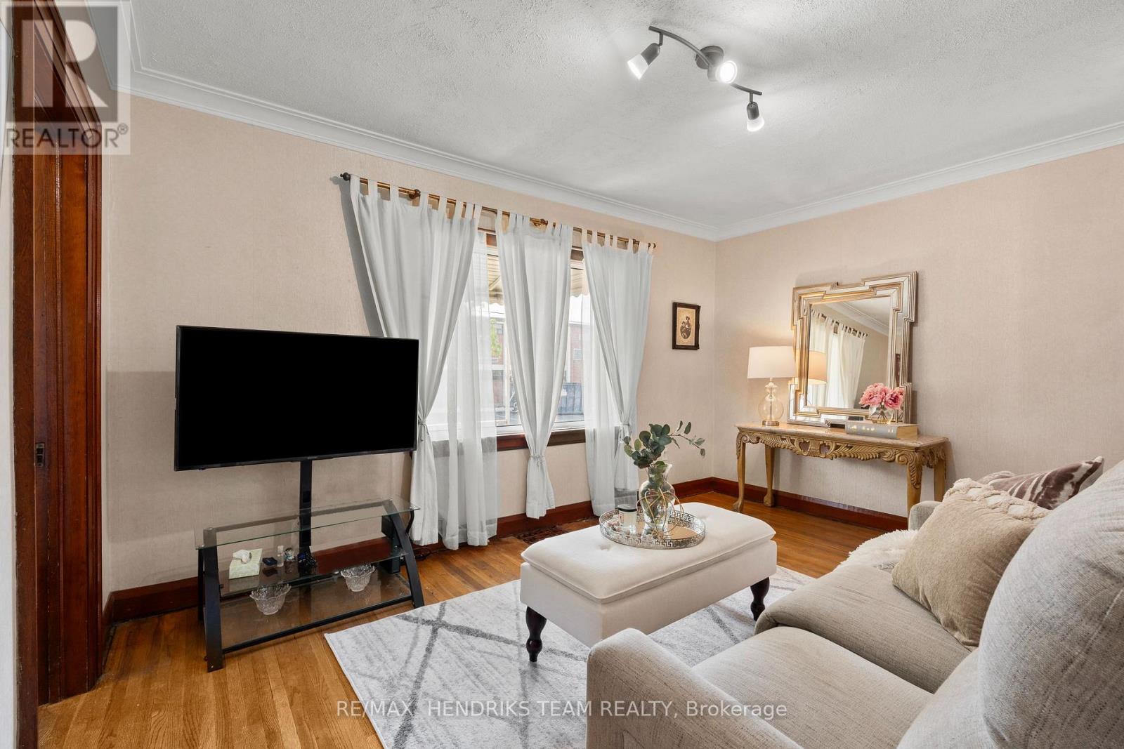 70 CARLETON STREET N - 7