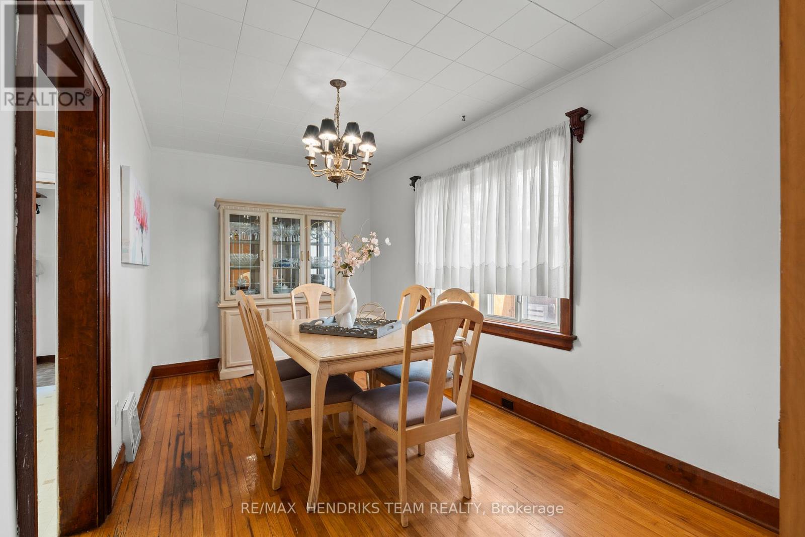 70 CARLETON STREET N - 8