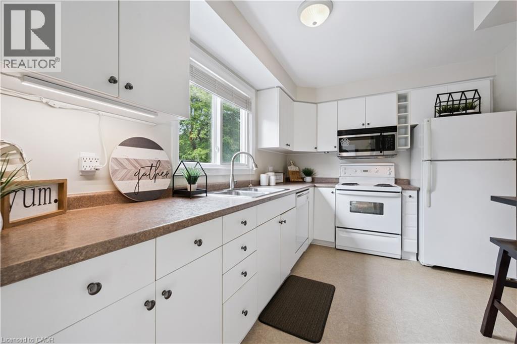 255 CAMELOT Court Unit# 2, Waterloo, Ontario, N2K3G1 — Photo 14