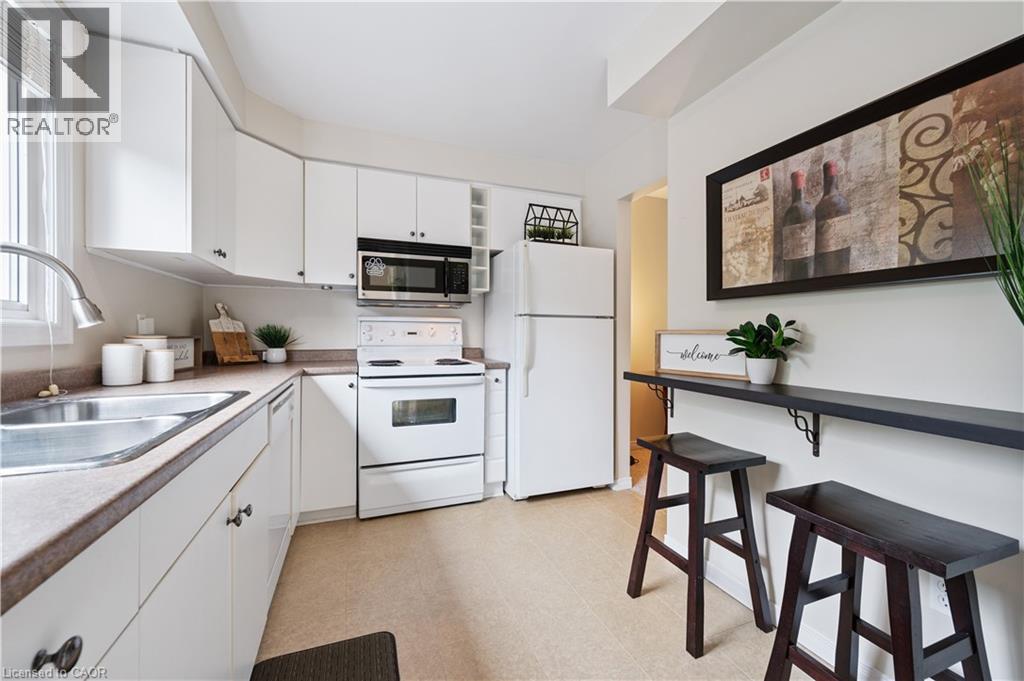 255 CAMELOT Court Unit# 2, Waterloo, Ontario, N2K3G1 — Photo 15