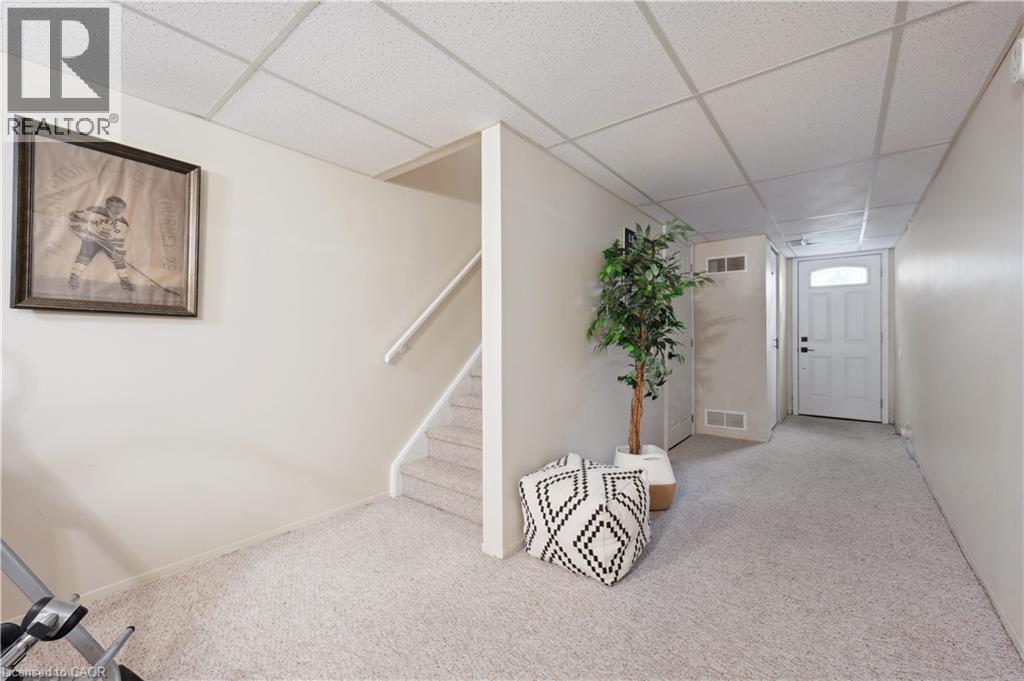 255 CAMELOT Court Unit# 2, Waterloo, Ontario, N2K3G1 — Photo 32