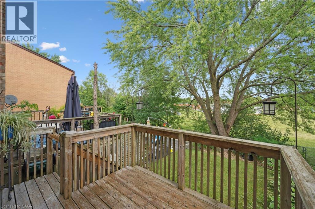 255 CAMELOT Court Unit# 2, Waterloo, Ontario, N2K3G1 — Photo 35