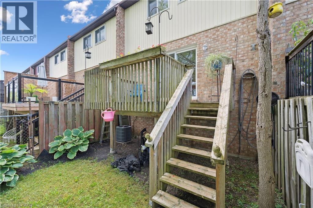 255 CAMELOT Court Unit# 2, Waterloo, Ontario, N2K3G1 — Photo 37