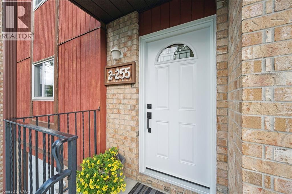 255 CAMELOT Court Unit# 2, Waterloo, Ontario, N2K3G1 — Photo 4