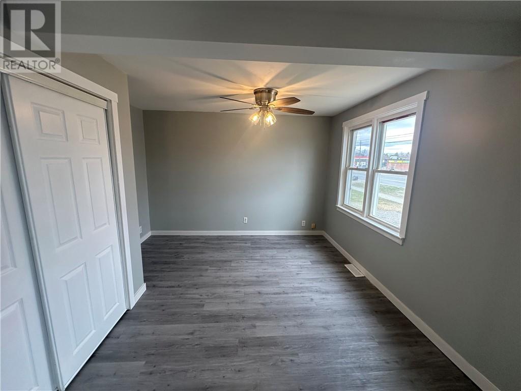 3432 Falconbridge Highway - 11