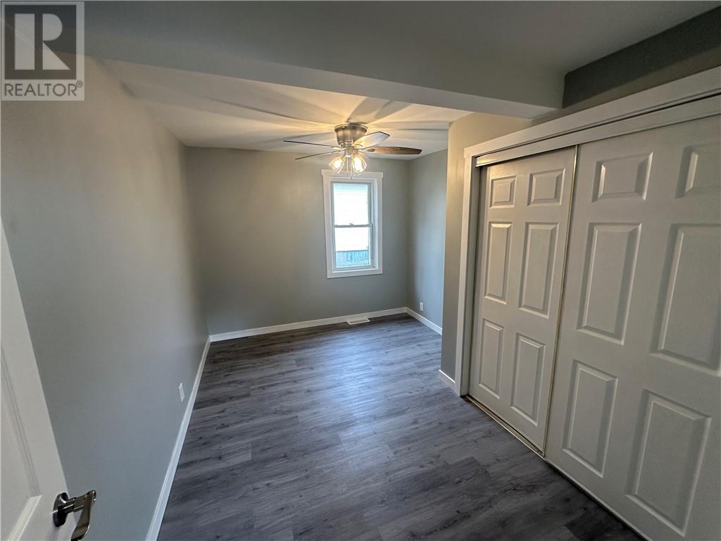 3432 Falconbridge Highway - 13