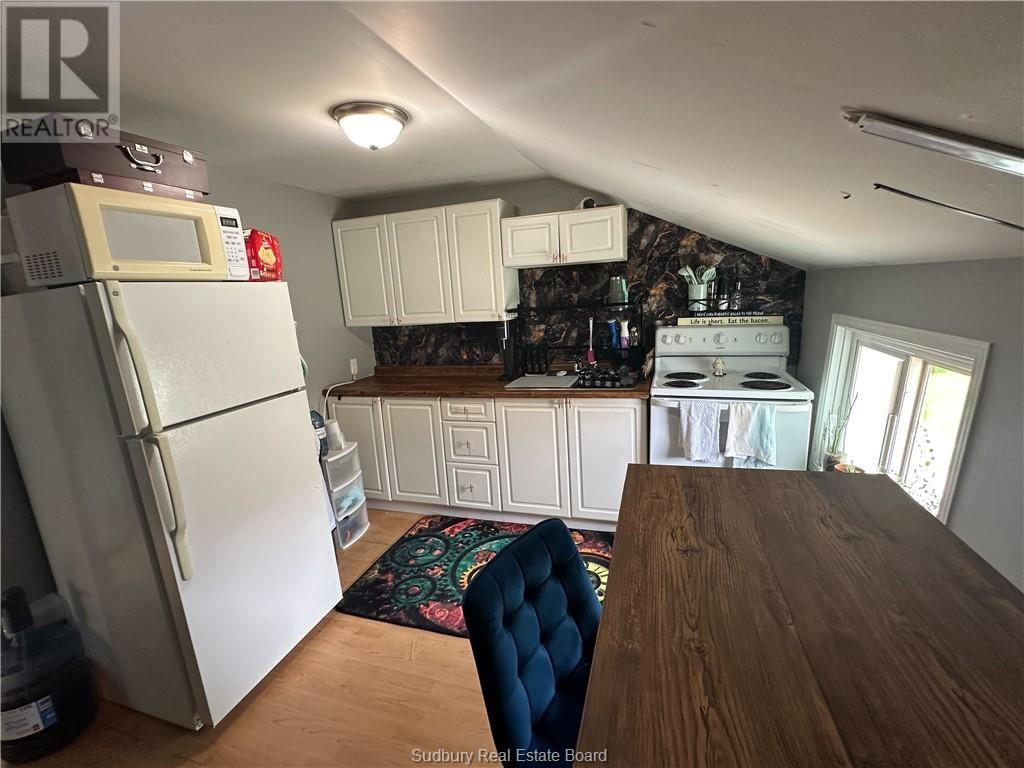 3432 Falconbridge Highway - 15