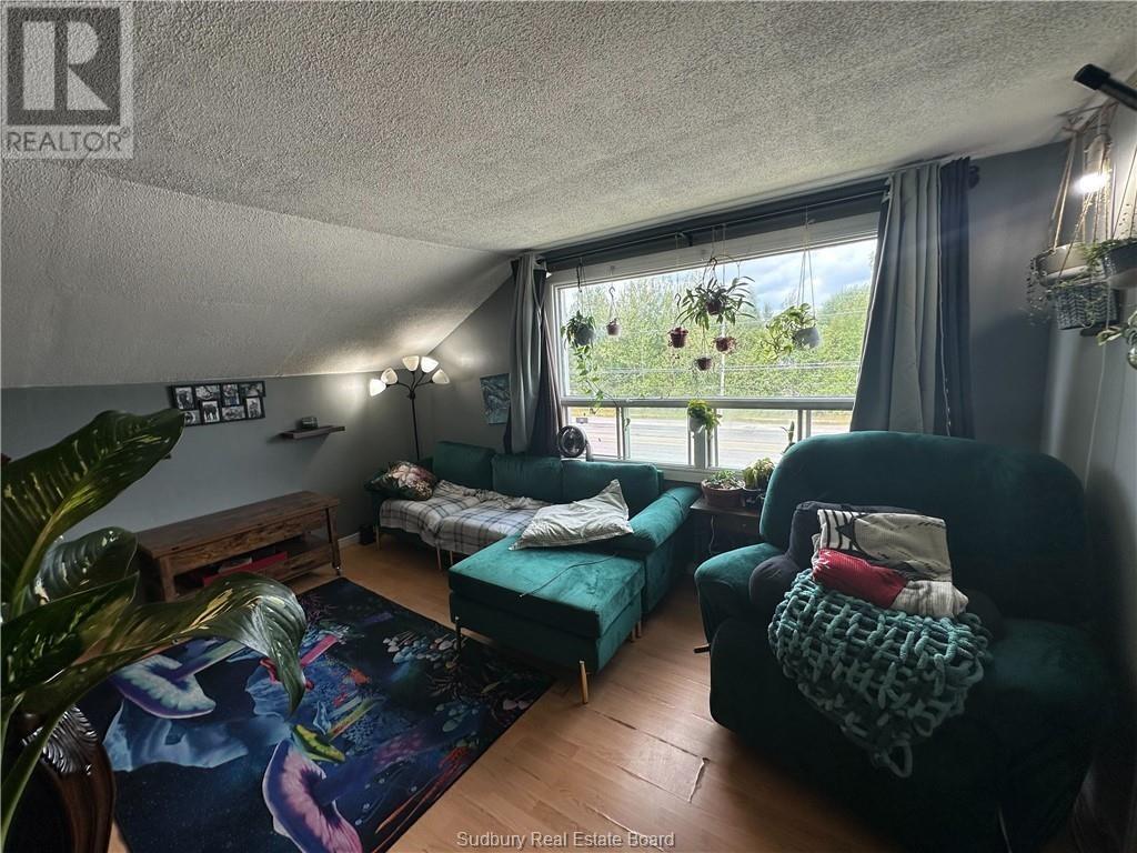 3432 Falconbridge Highway - 16