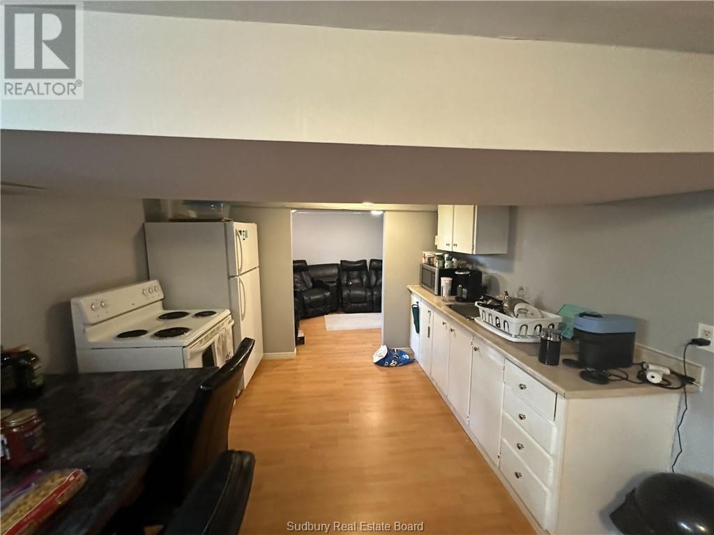 3432 Falconbridge Highway - 22