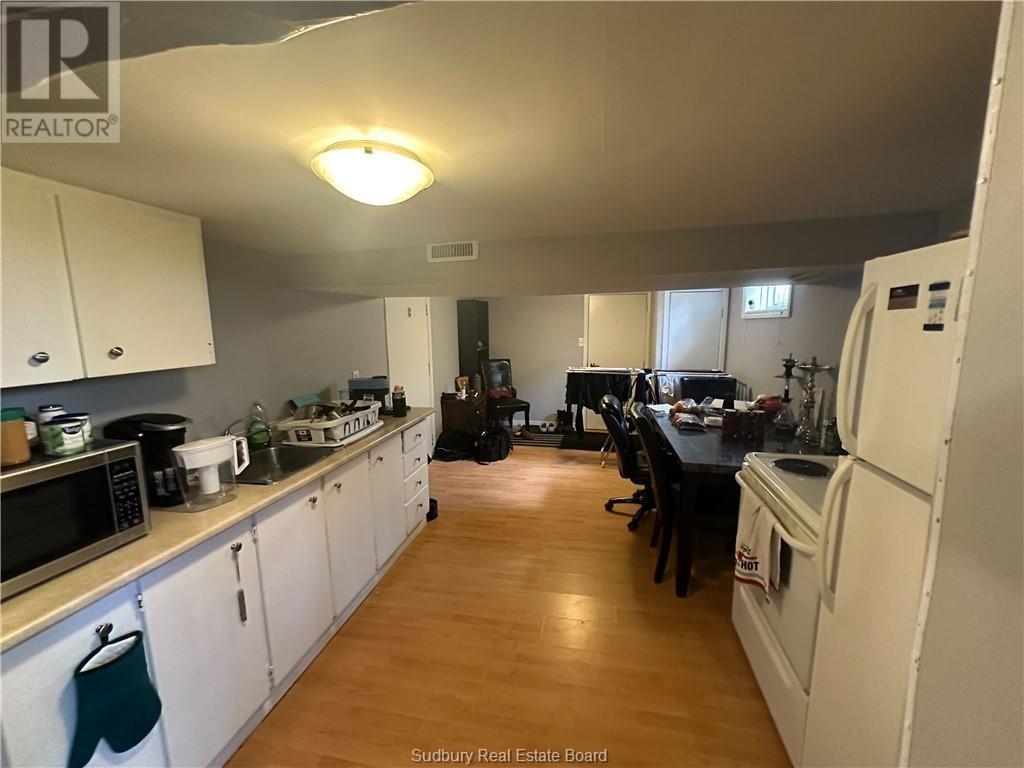 3432 Falconbridge Highway - 23