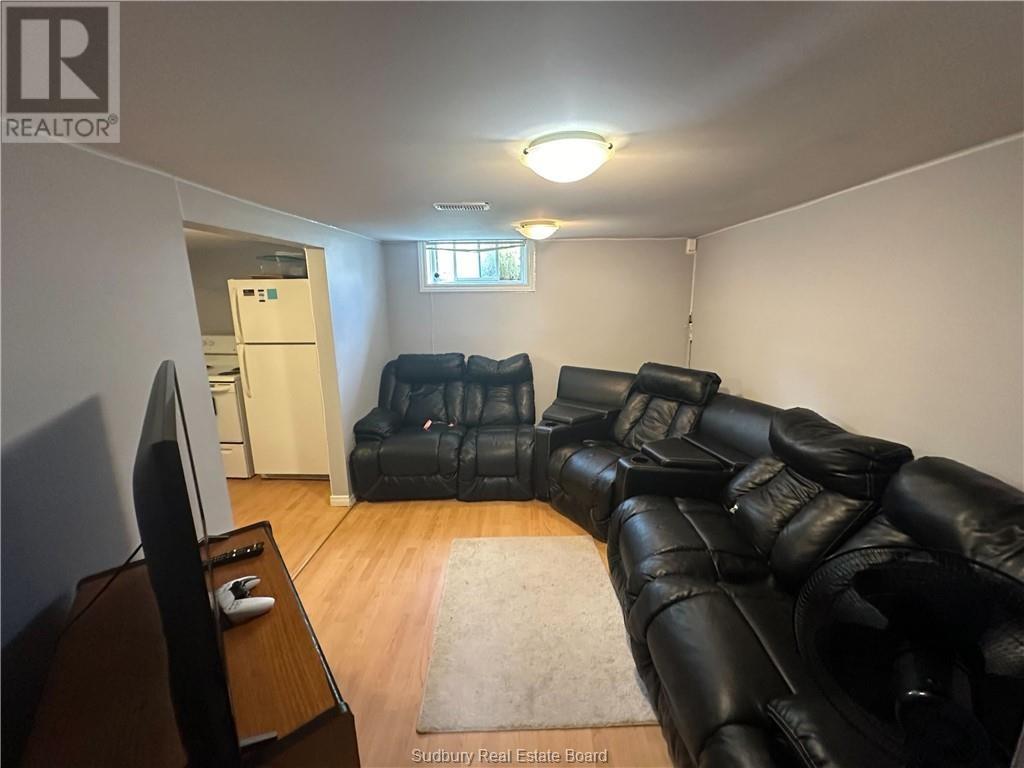 3432 Falconbridge Highway - 24
