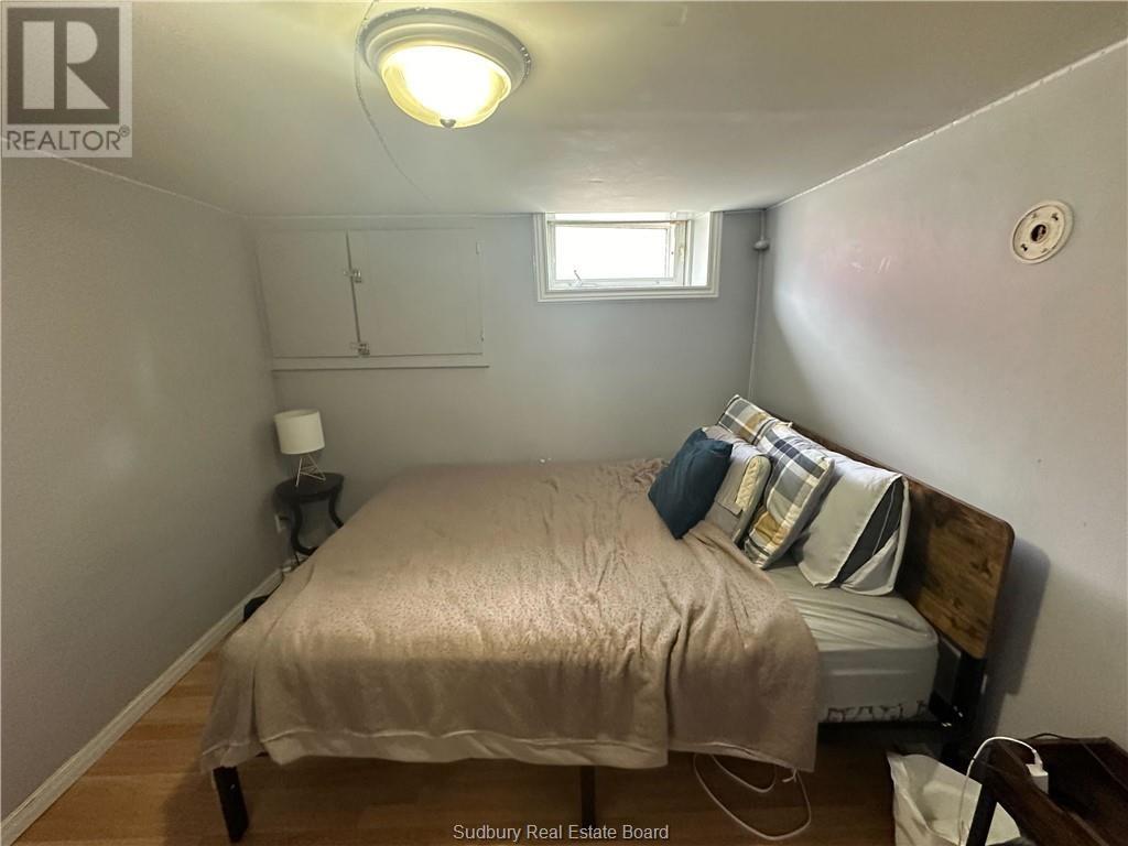 3432 Falconbridge Highway - 26