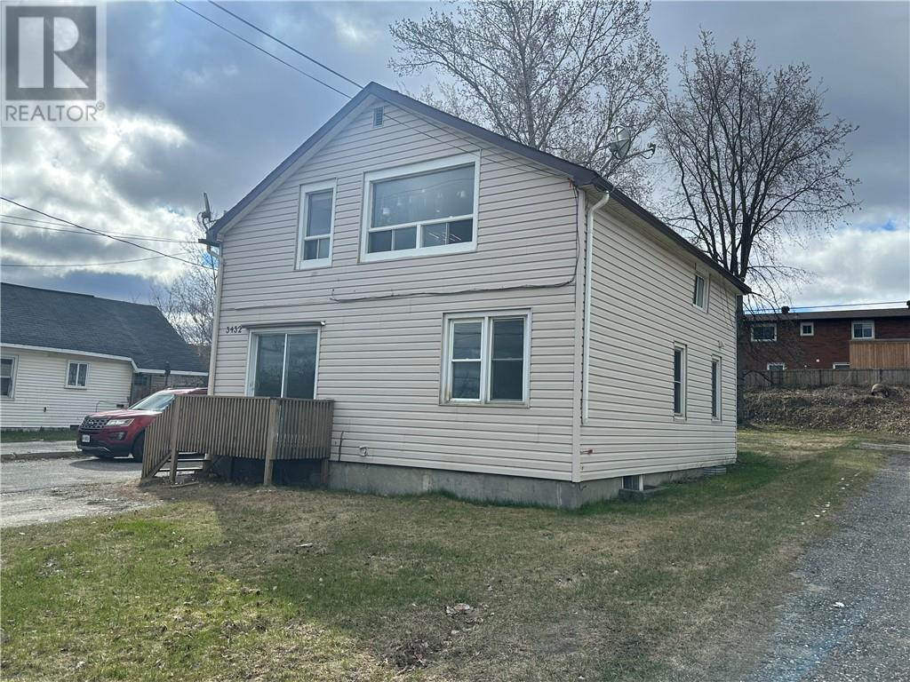 3432 Falconbridge Highway - 3