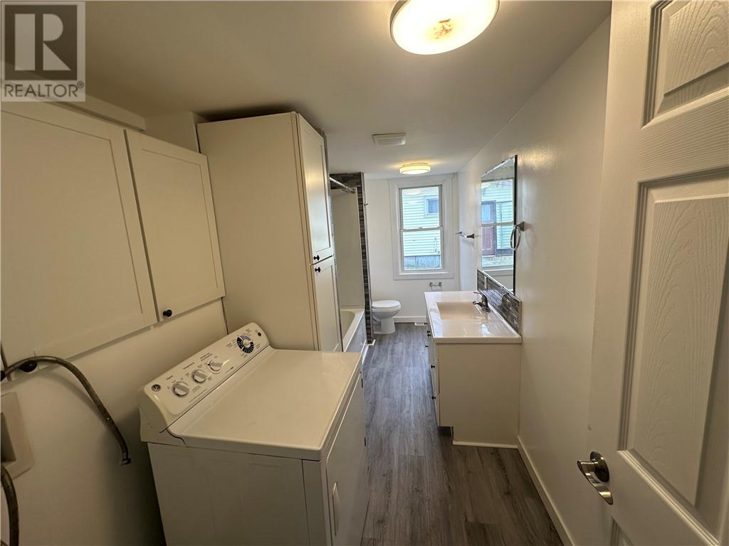 3432 Falconbridge Highway - 9