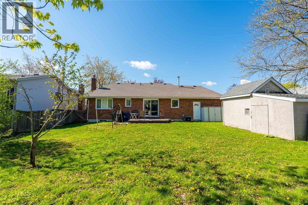 4076 MAPLE STREET, Petrolia, Ontario, N0N1R0 — Photo 9