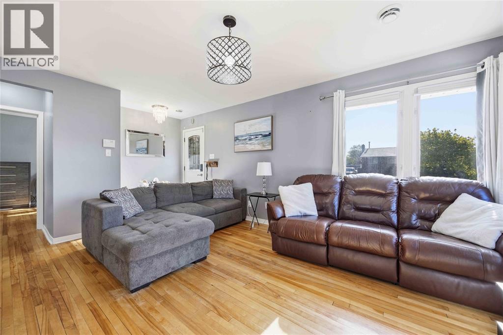 131 Evergreen DRIVE, Sarnia, Ontario, N7T4M2 — Photo 4