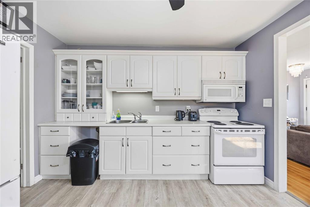 131 Evergreen DRIVE, Sarnia, Ontario, N7T4M2 — Photo 8