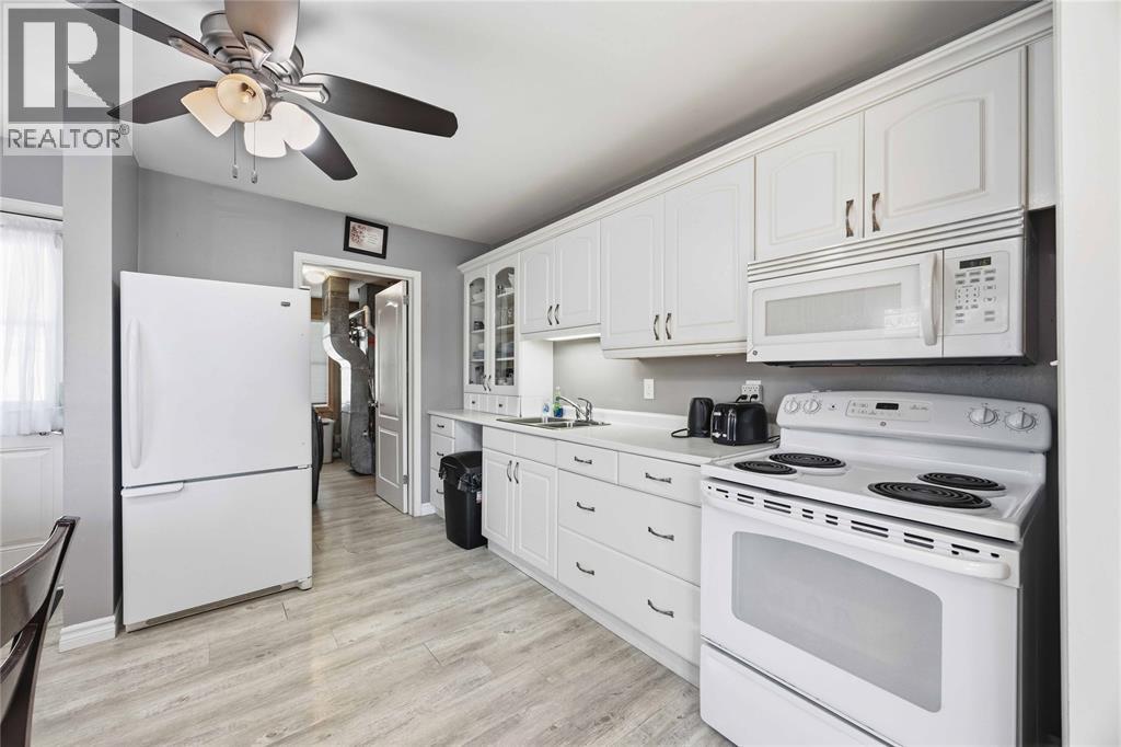 131 Evergreen DRIVE, Sarnia, Ontario, N7T4M2 — Photo 9