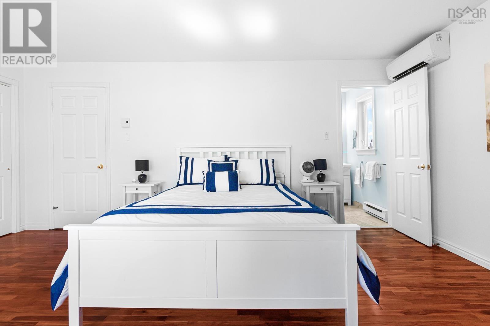 201 Douglas Crescent - 19