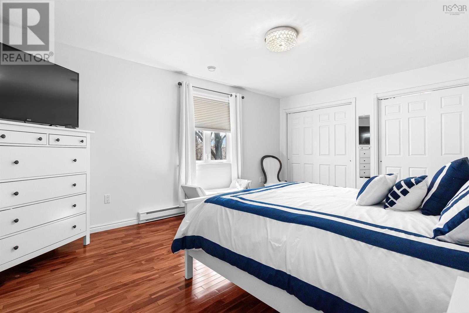 201 Douglas Crescent - 20