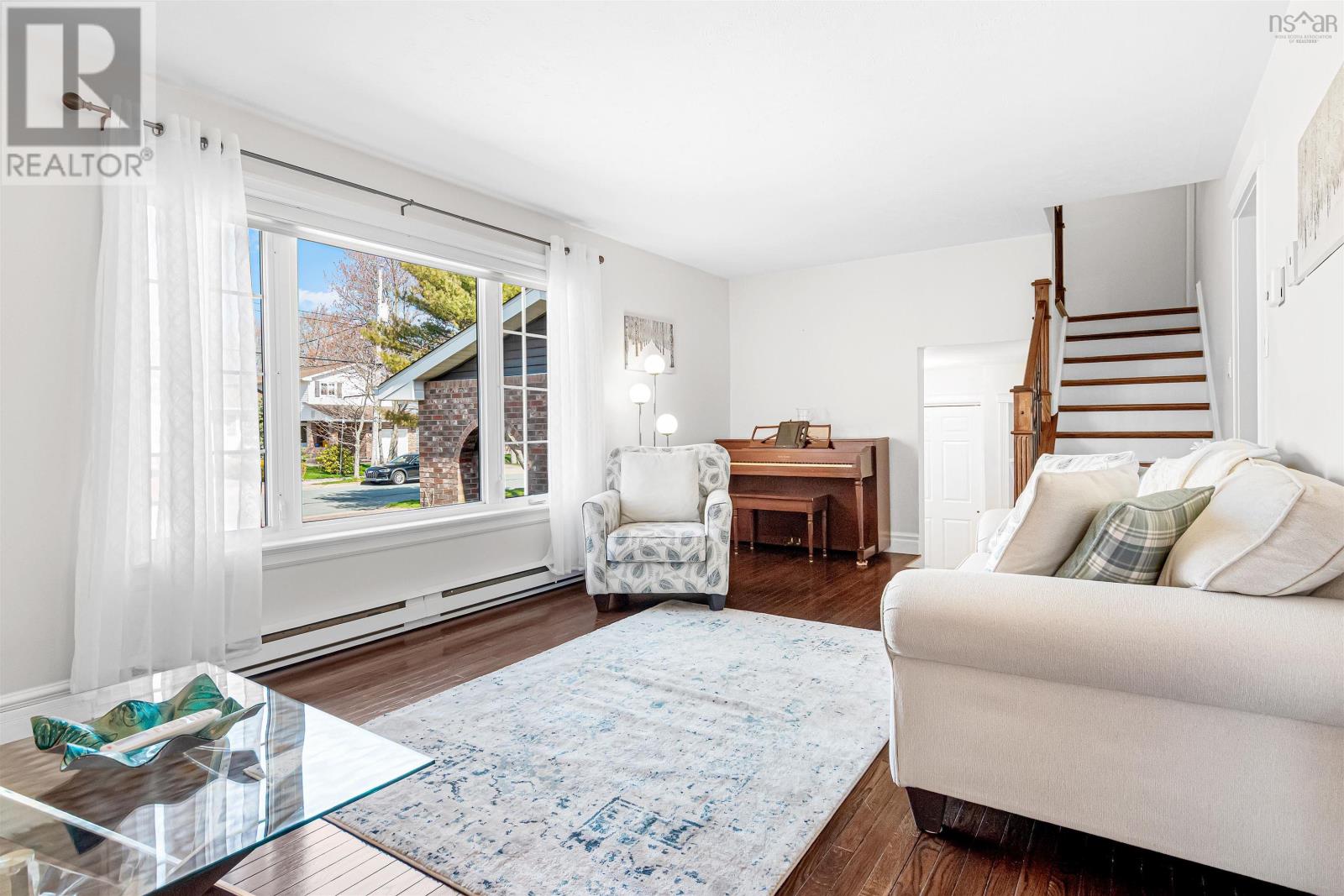 201 Douglas Crescent - 6