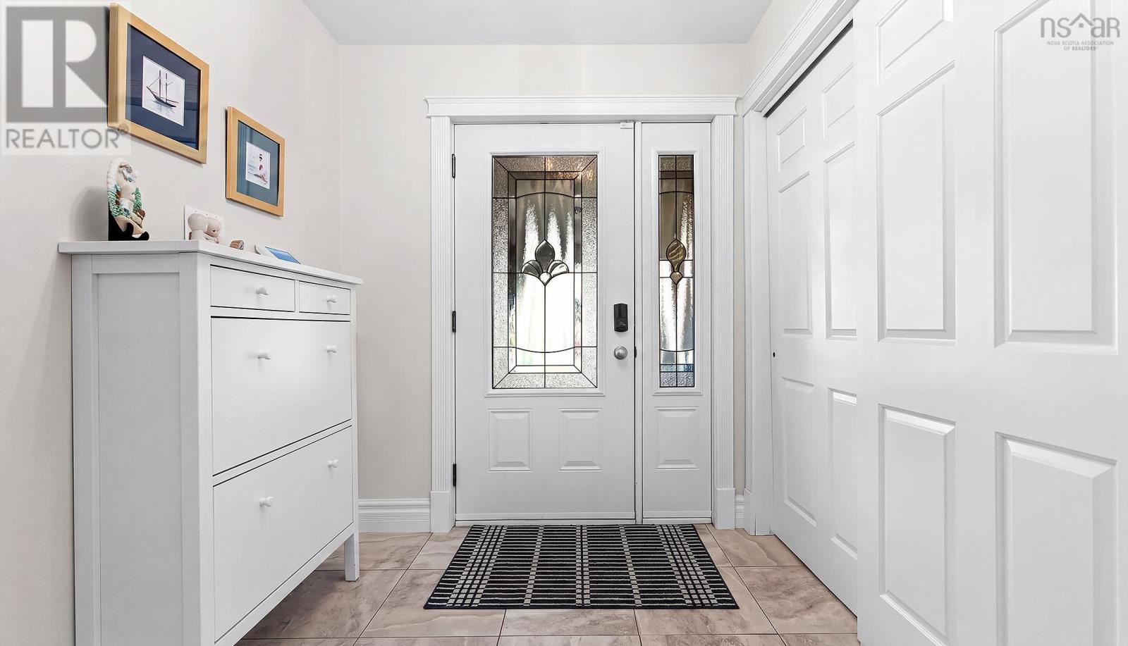 201 Douglas Crescent - 2