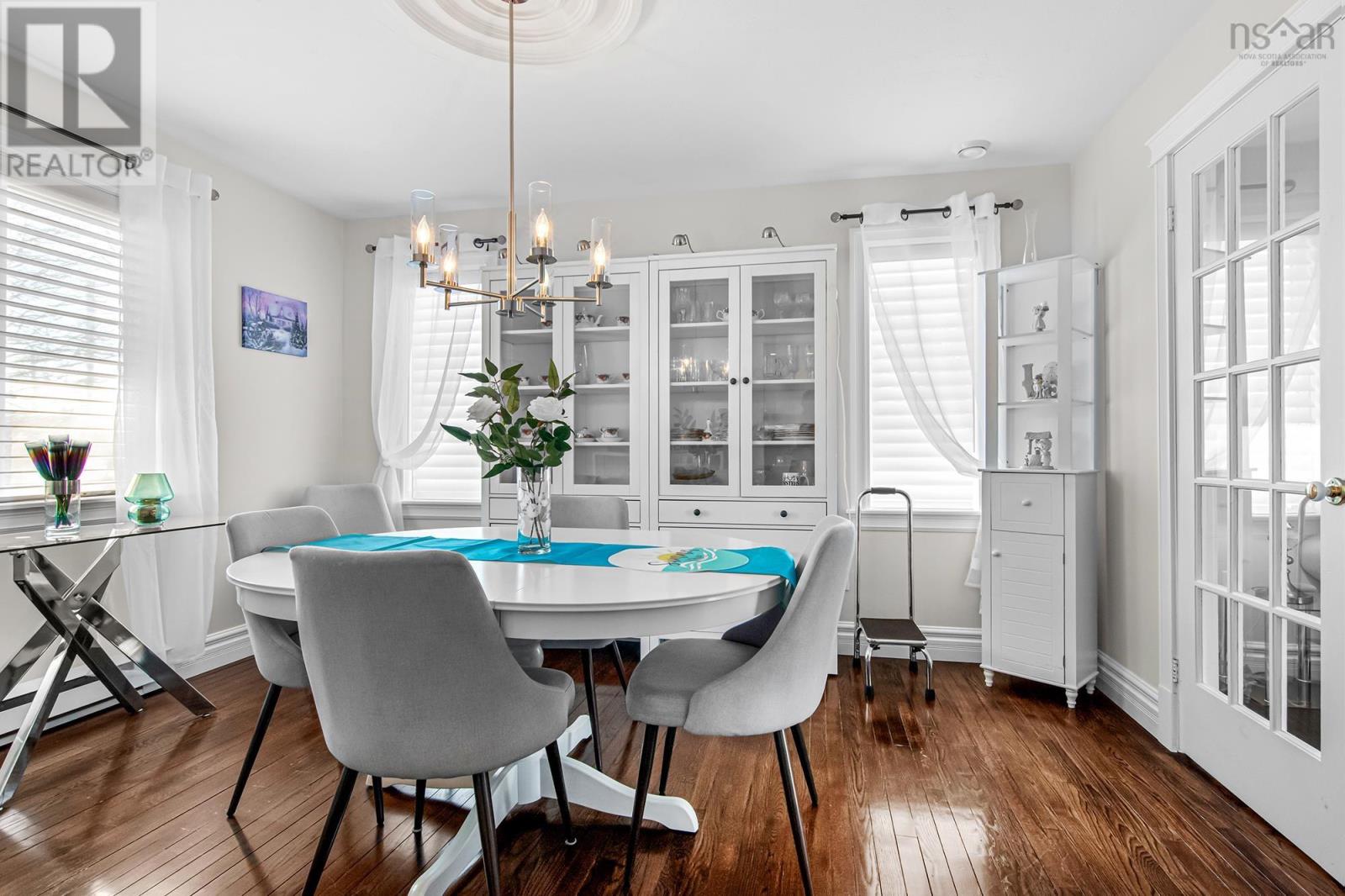 201 Douglas Crescent - 9
