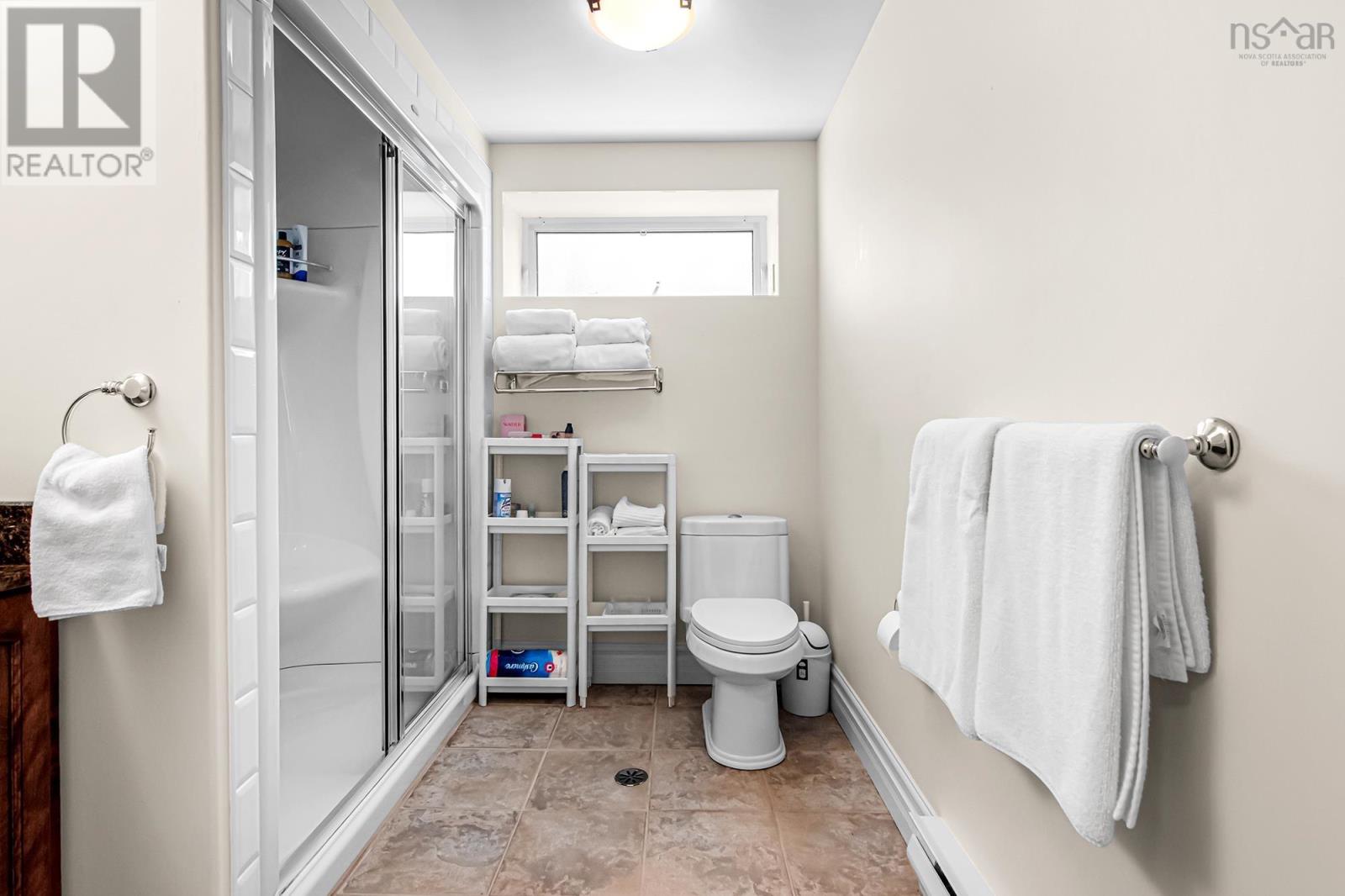 201 Douglas Crescent - 28