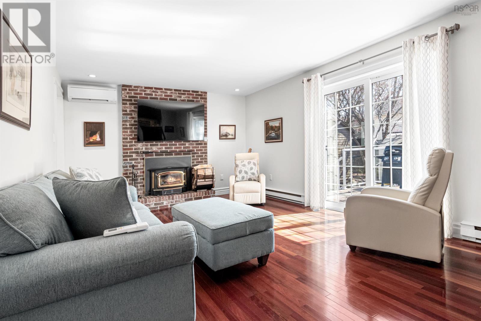 201 Douglas Crescent - 7