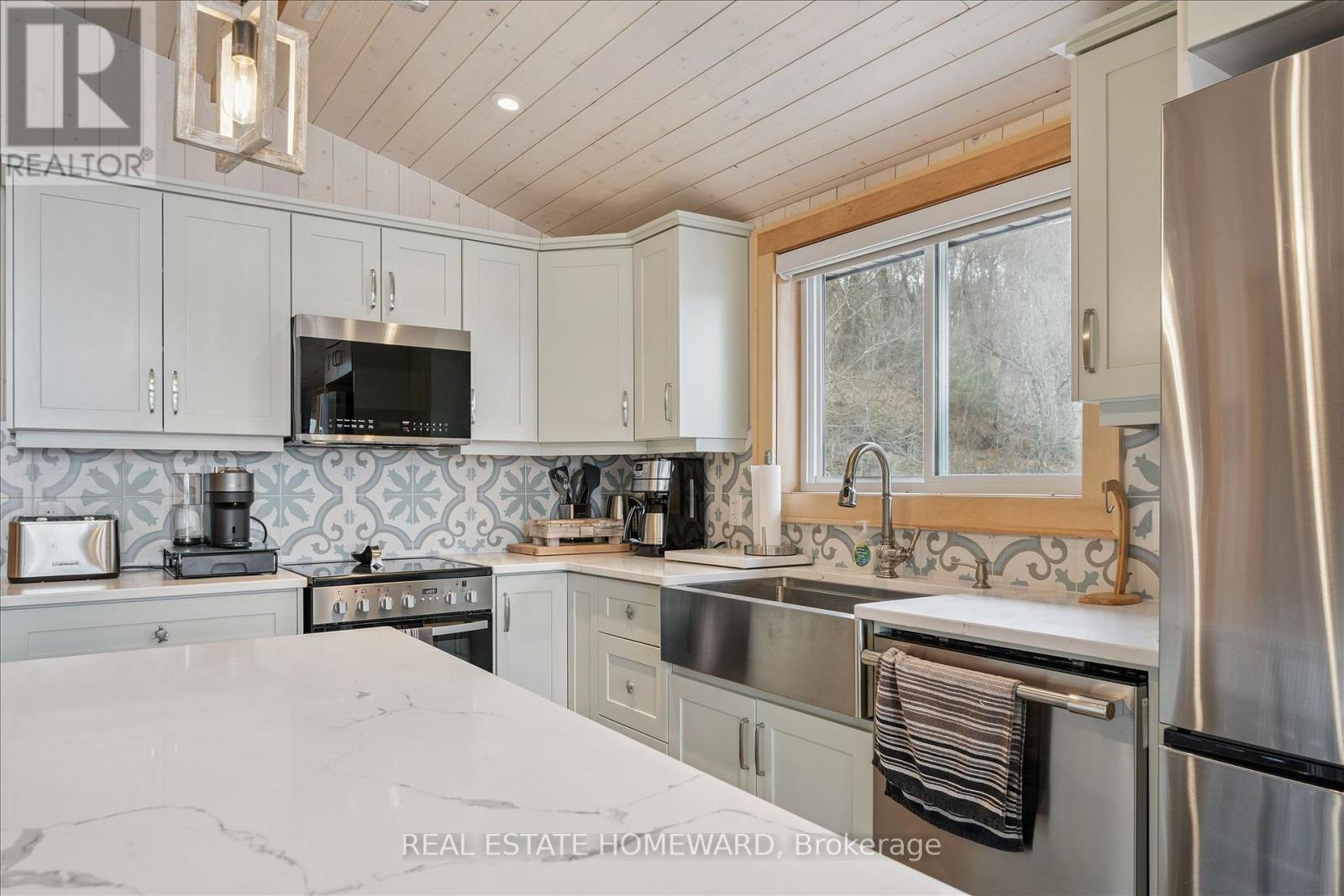 1085 AUSTIN LANE - 42