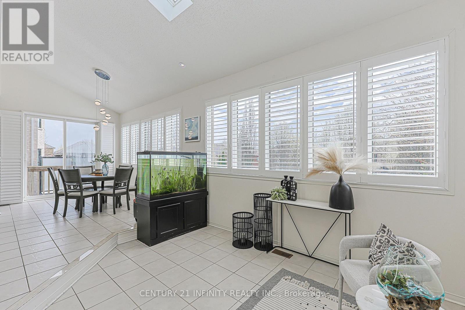 59 SPLENDOR DRIVE - 12