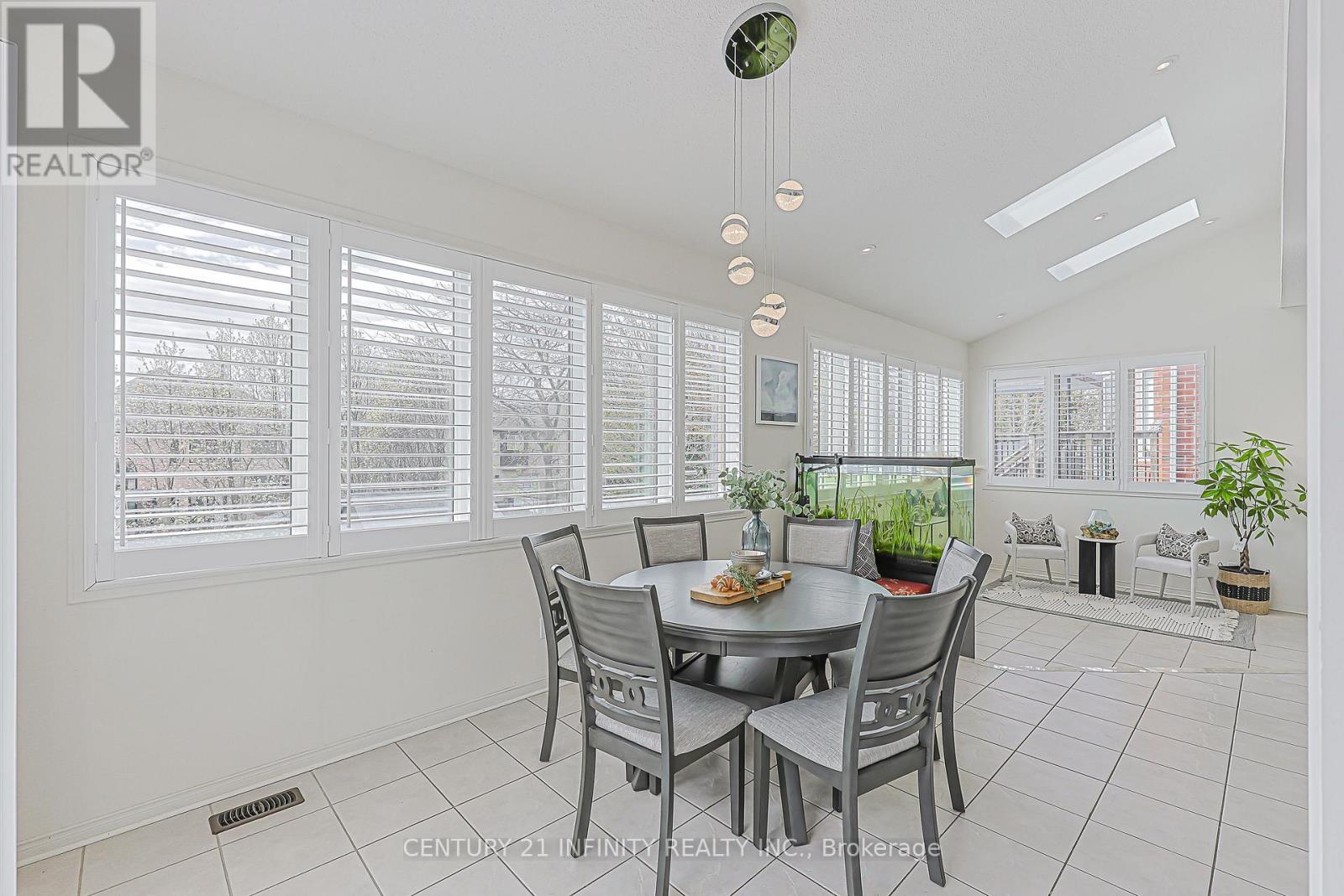 59 SPLENDOR DRIVE - 13