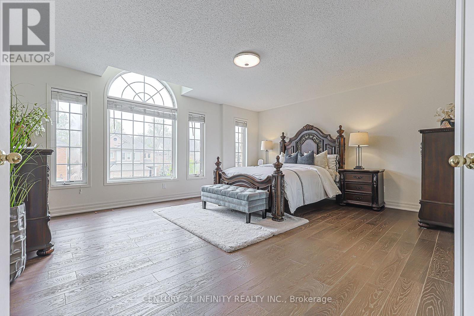 59 SPLENDOR DRIVE - 21