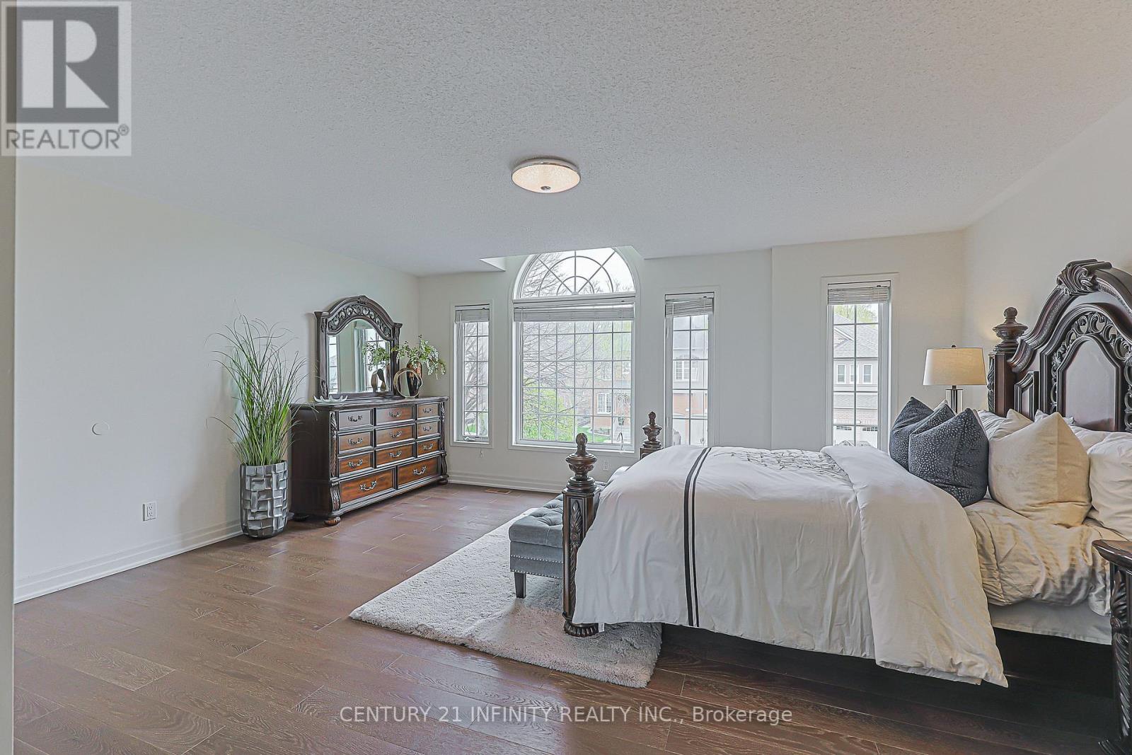 59 SPLENDOR DRIVE - 23