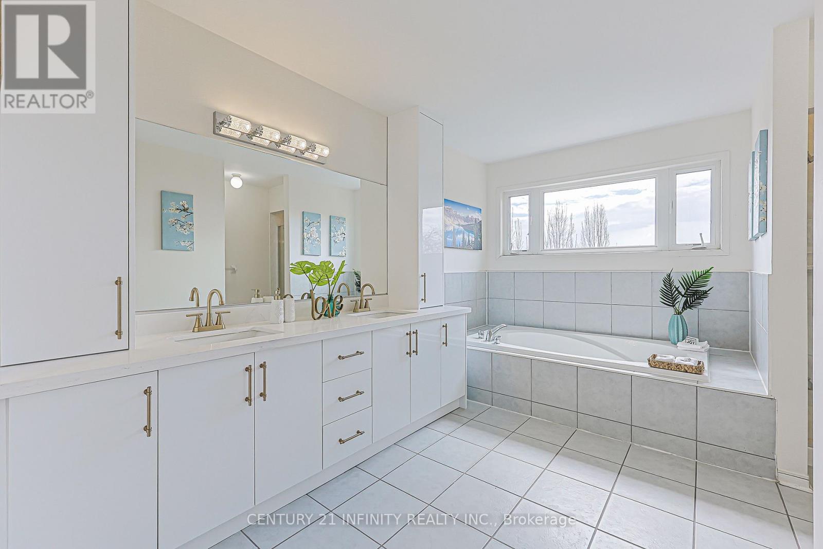 59 SPLENDOR DRIVE - 24