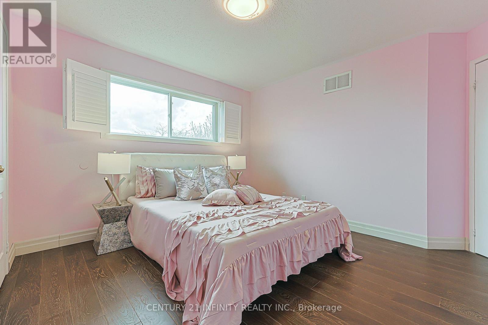 59 SPLENDOR DRIVE - 26