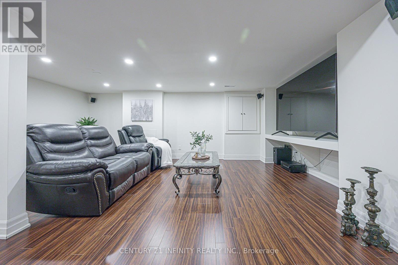 59 SPLENDOR DRIVE - 32